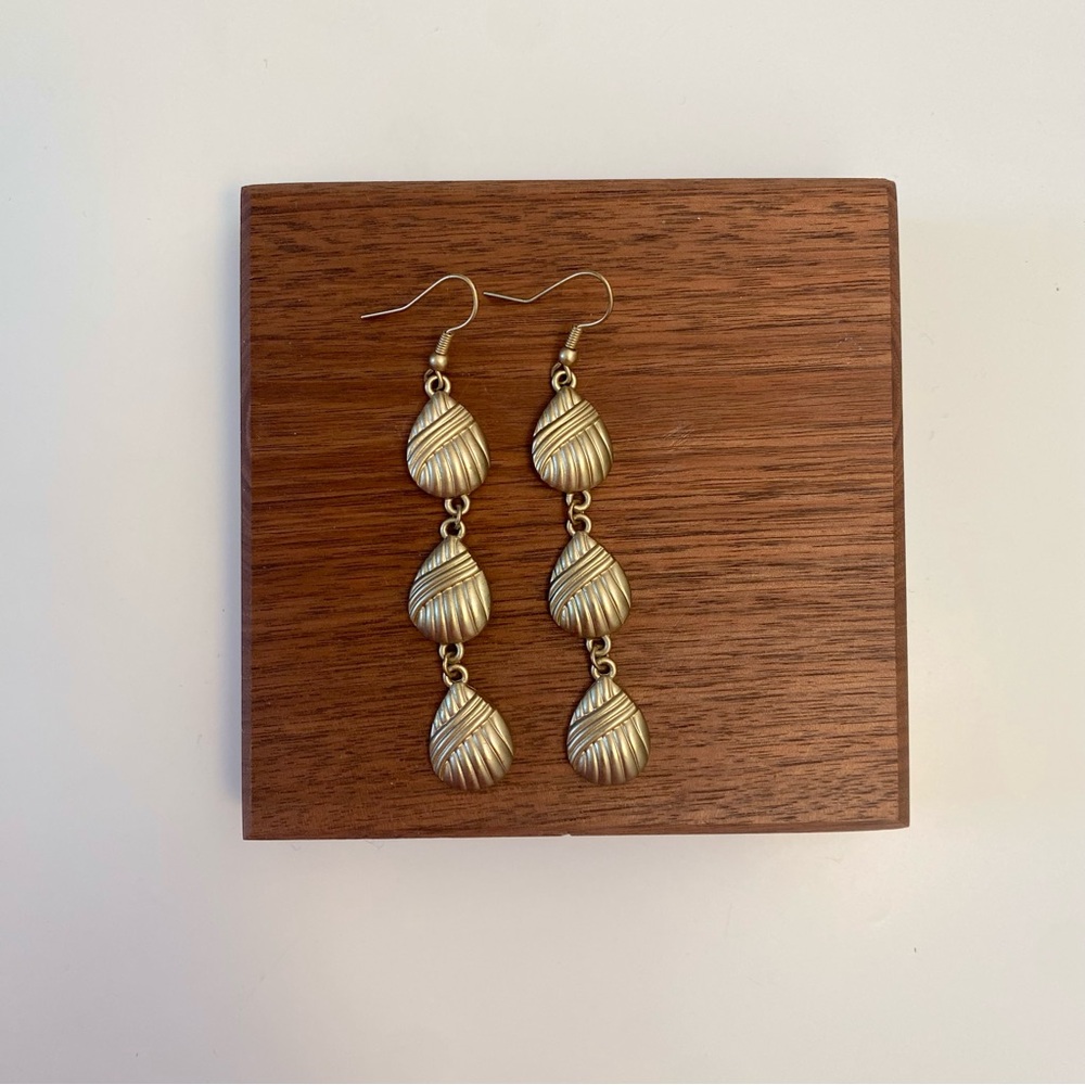 3/$20 Chico’s Matte Gold Teardrop Shell Dangle Earrings